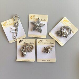 PEARL & RHINESTONE CRYSTAL BROOCHES 5 PIECE IN GIFT BOX